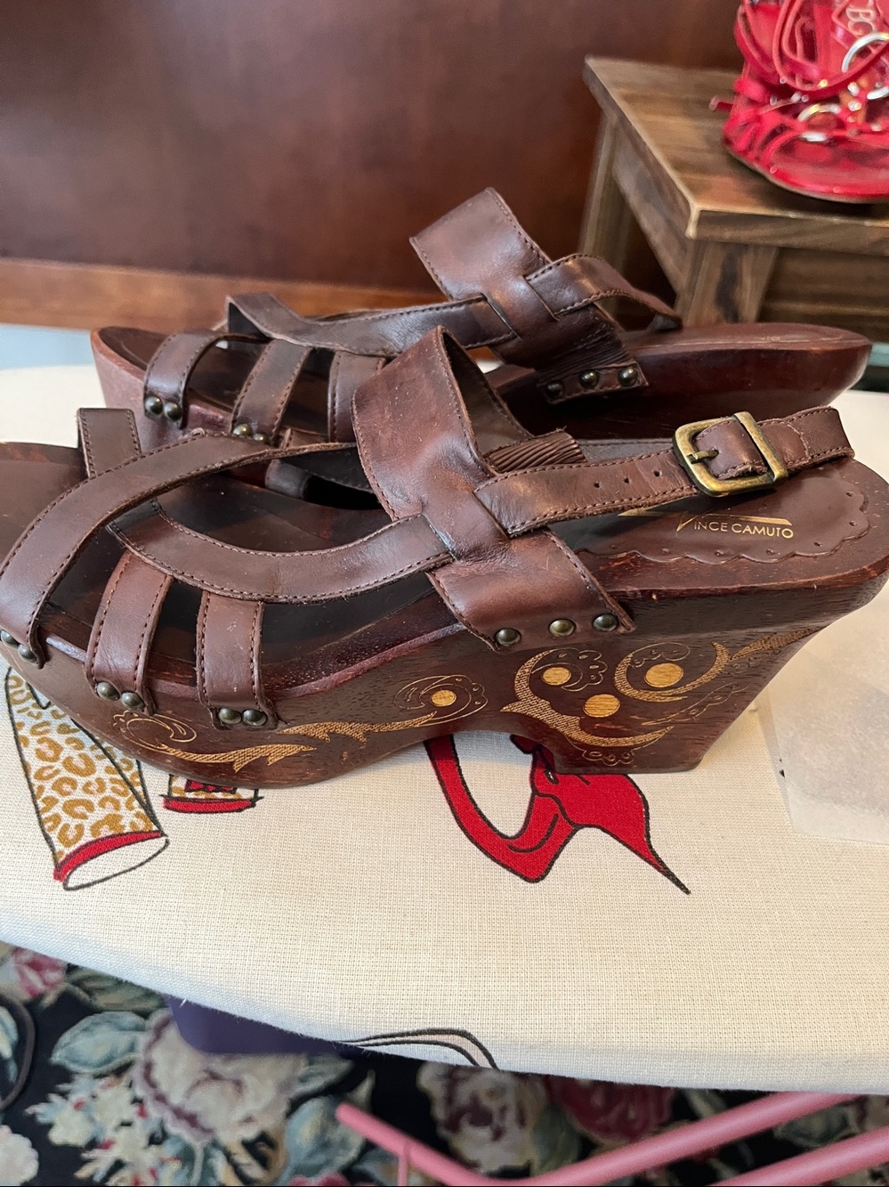 Vintage Vince Camuto Brown Leather Scrappy Platform Wedge Sandals.